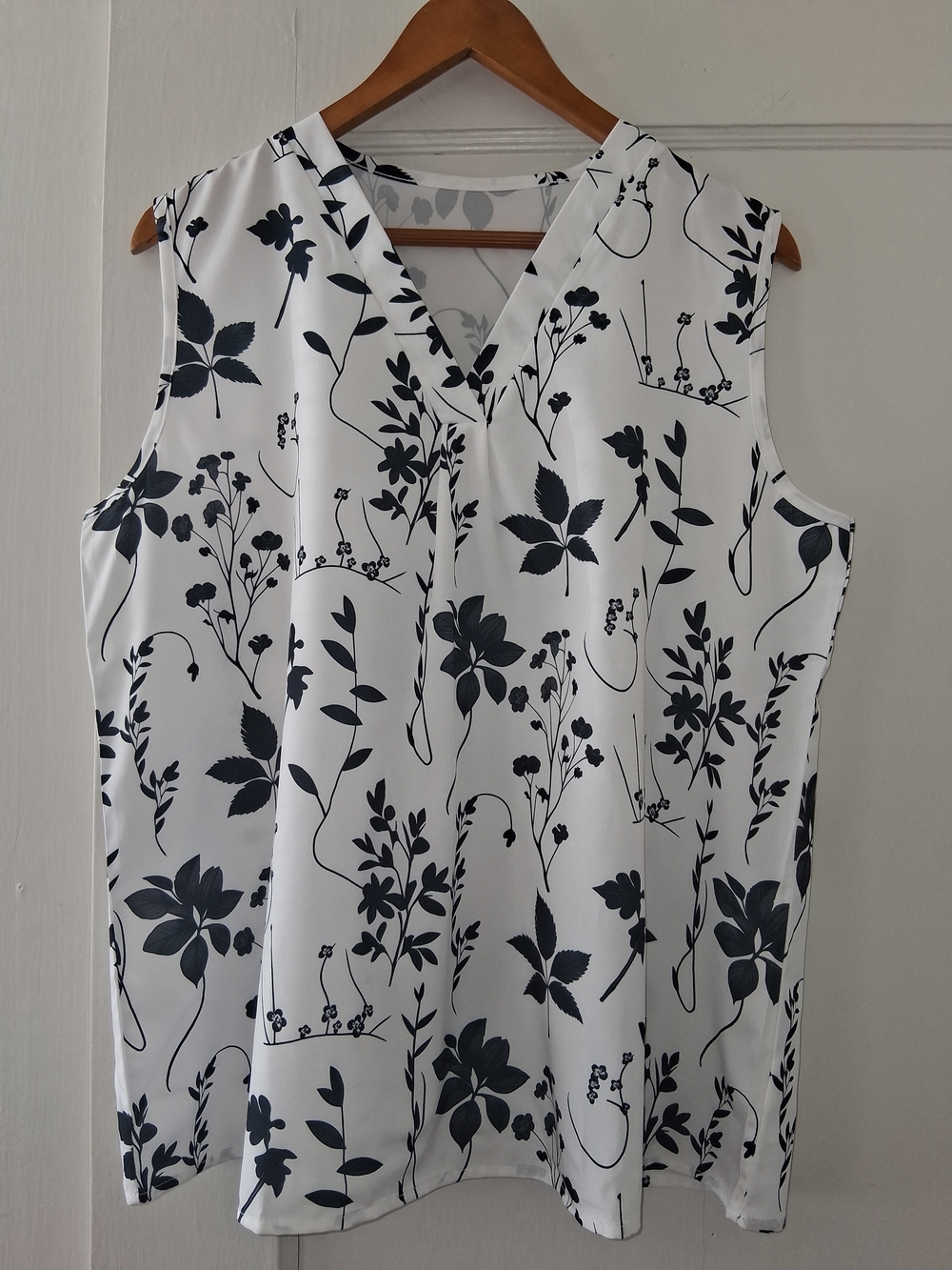 Sleeveless Top XXL White/Black Botanical / Floral Print V Neck Lightweight